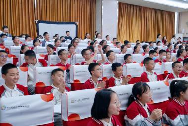 课本里的ABCD跃上舞台，会发生什么化学反应？