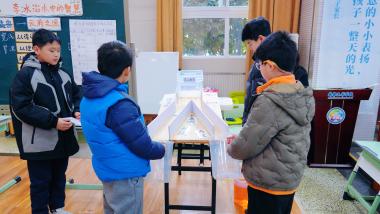 不得了，这群娃在学校里搞起了“治水”？